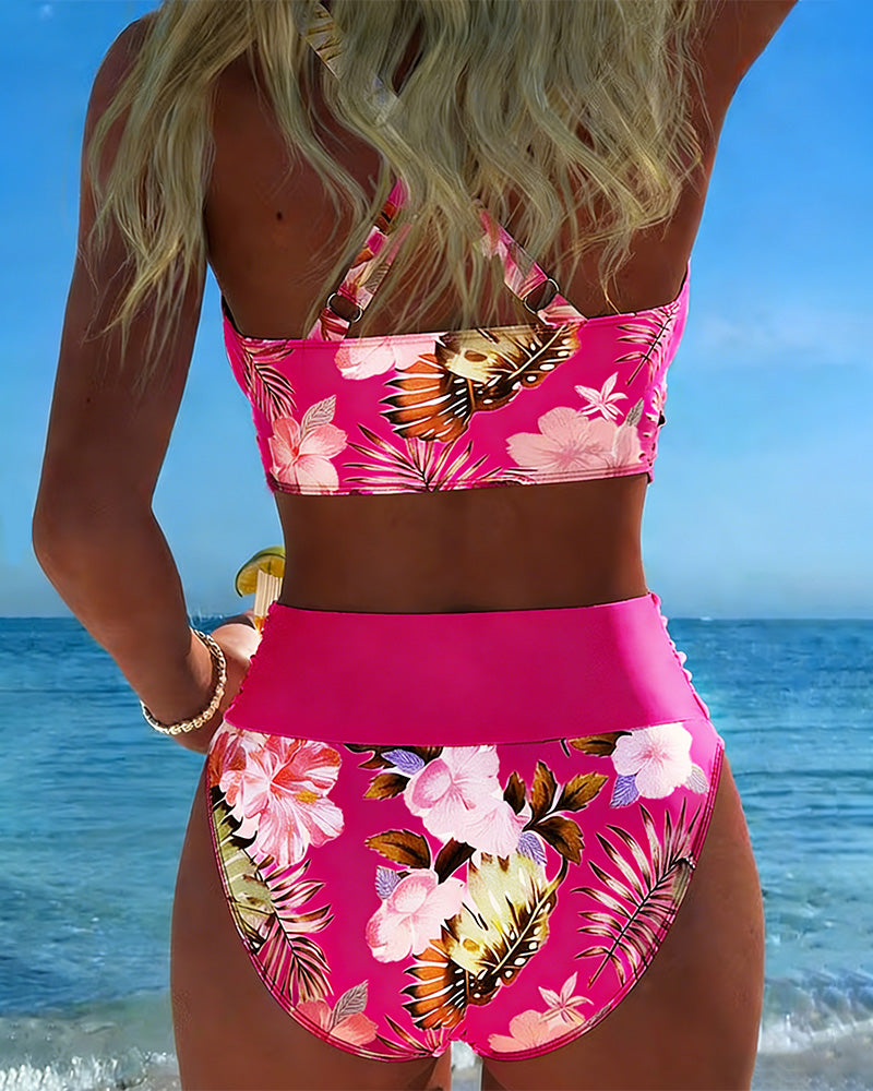 Bikini med kontrasterande blommönster och slits
