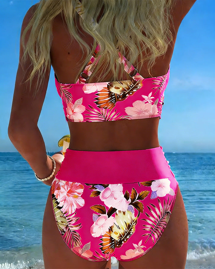 Bikini med kontrasterande blommönster och slits