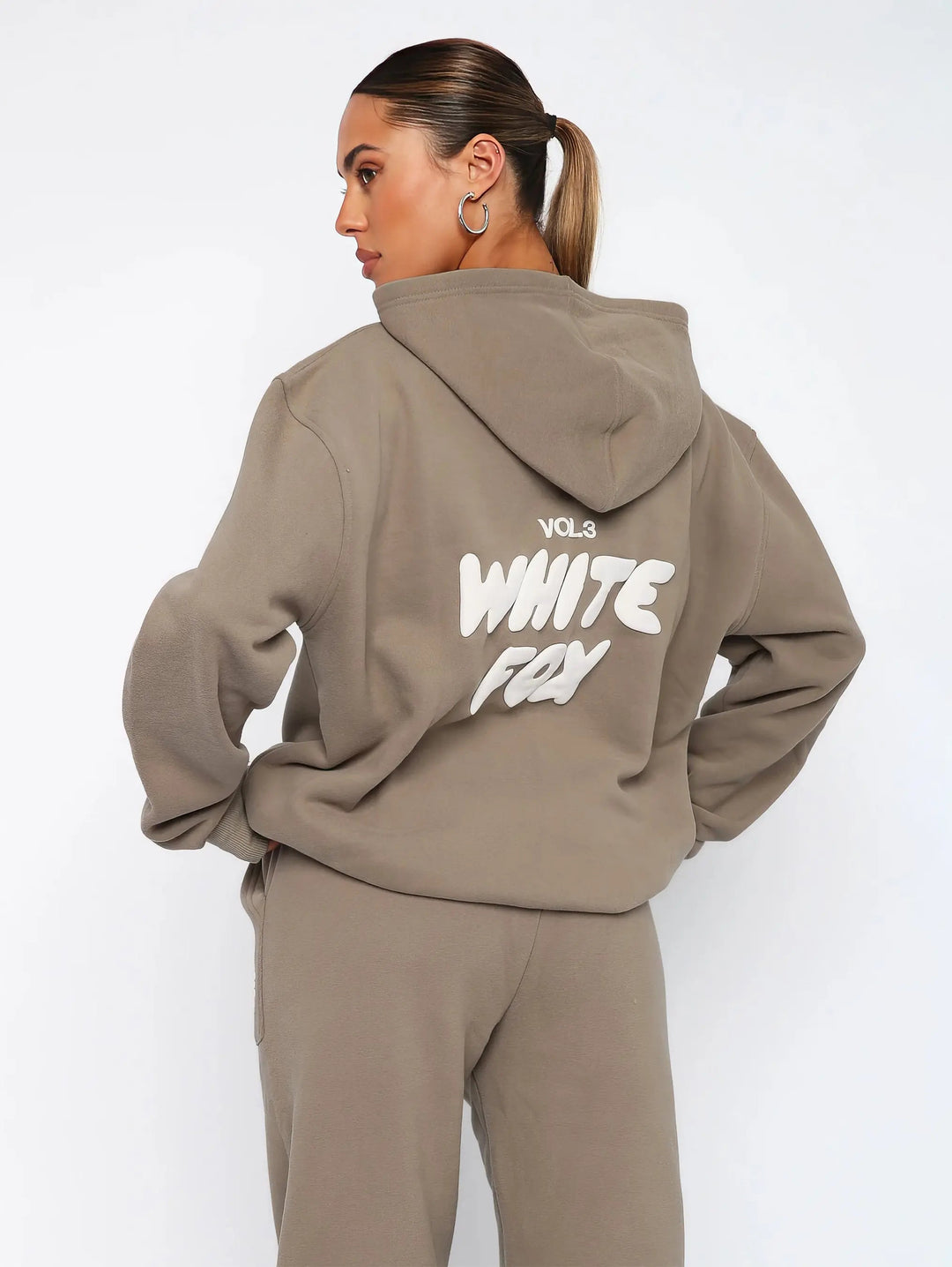 Mjukt set med hoodie och joggerbyxor i avslappnad passform för vardaglig komfort