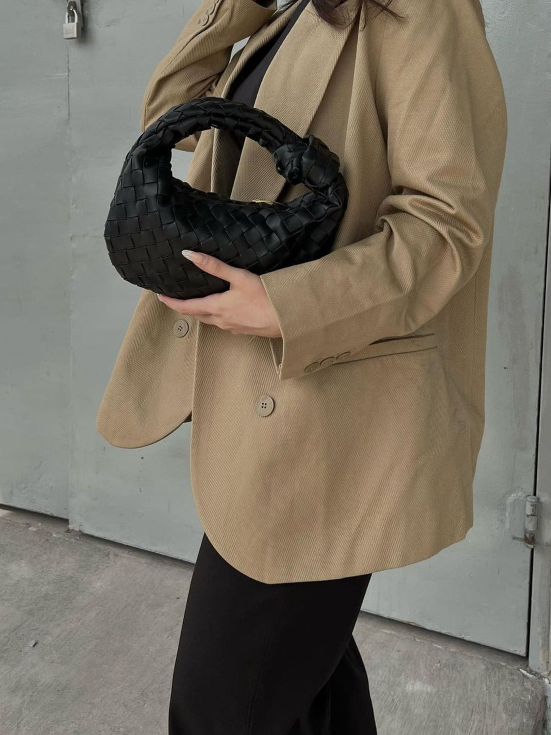 Ringblomsgul flätad mini-handväska