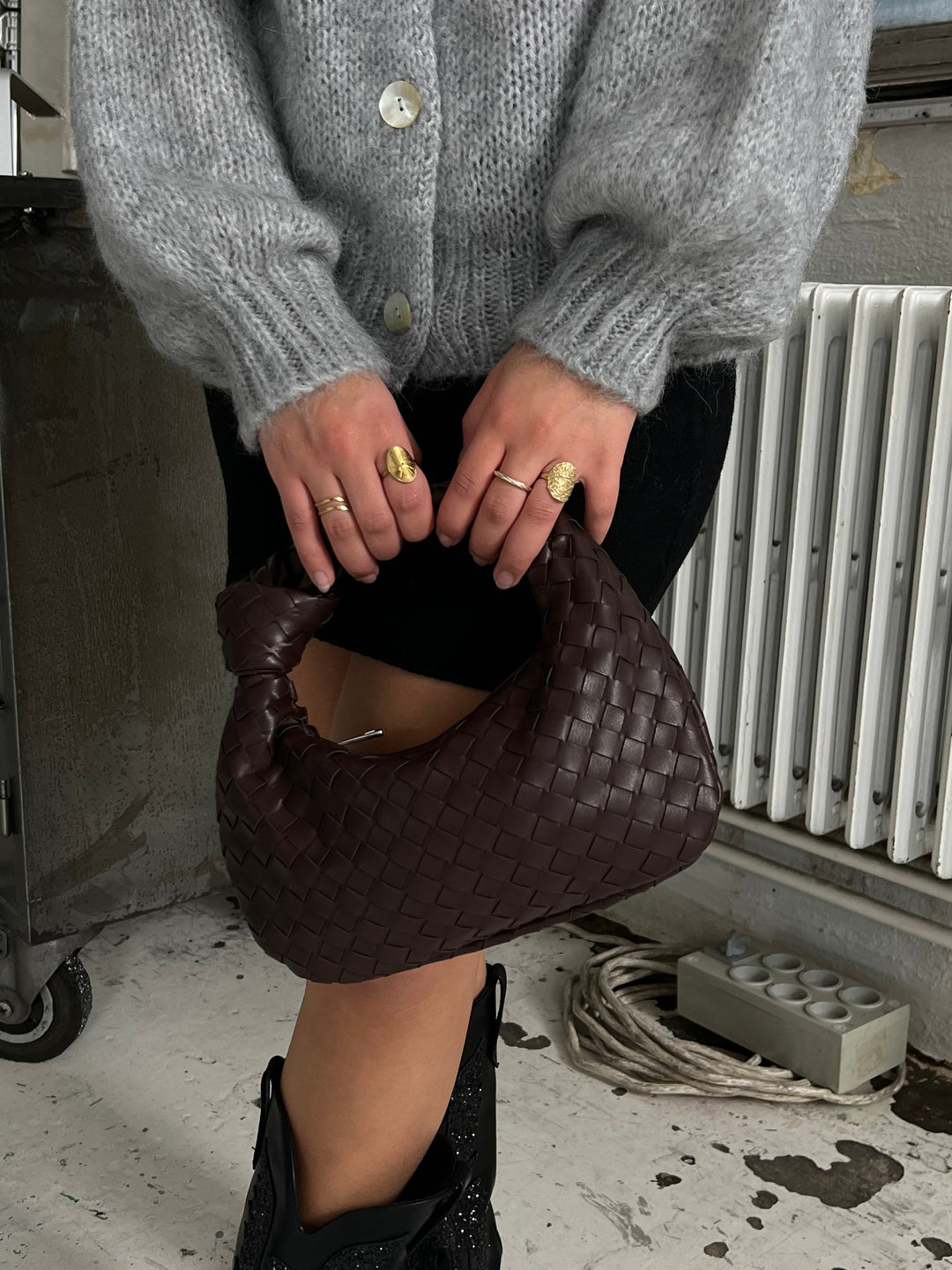 Ringblomsgul flätad mini-handväska