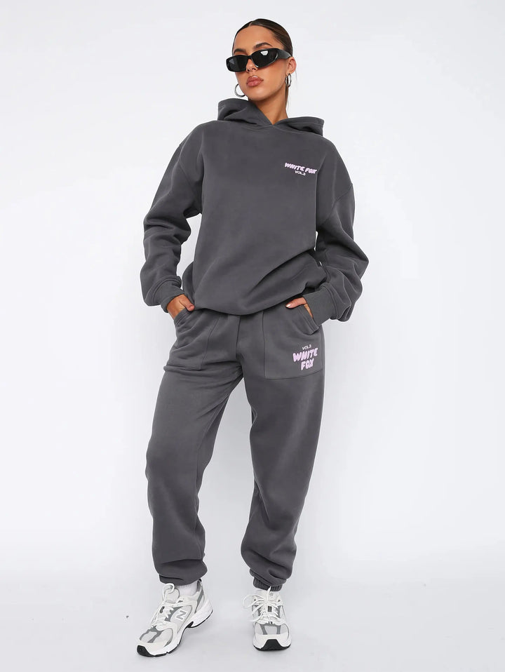 Mjukt set med hoodie och jogger i avslappnad passform för vardagskomfort