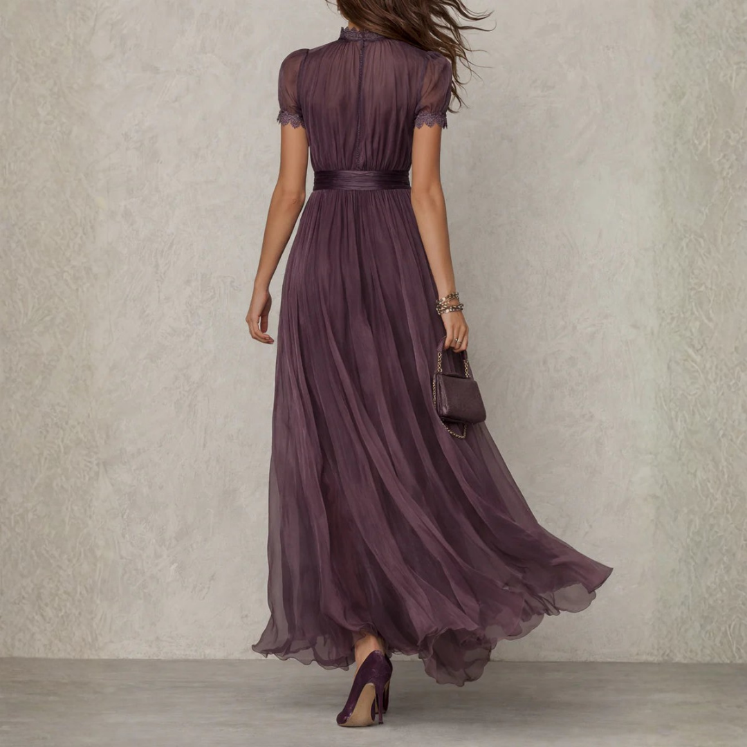 Vivienne | Spetskantad chiffon maxiklänning