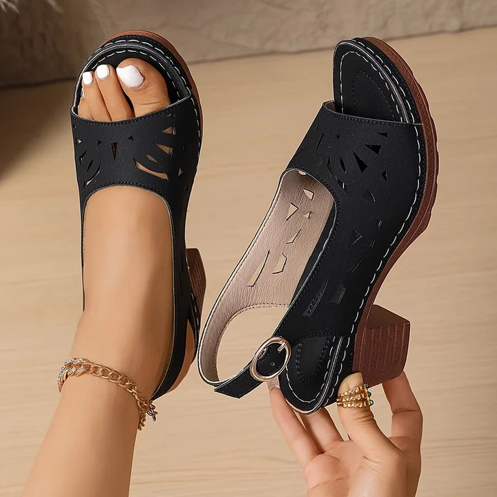 Cristy | Sandaler med ankellrem och blockklack