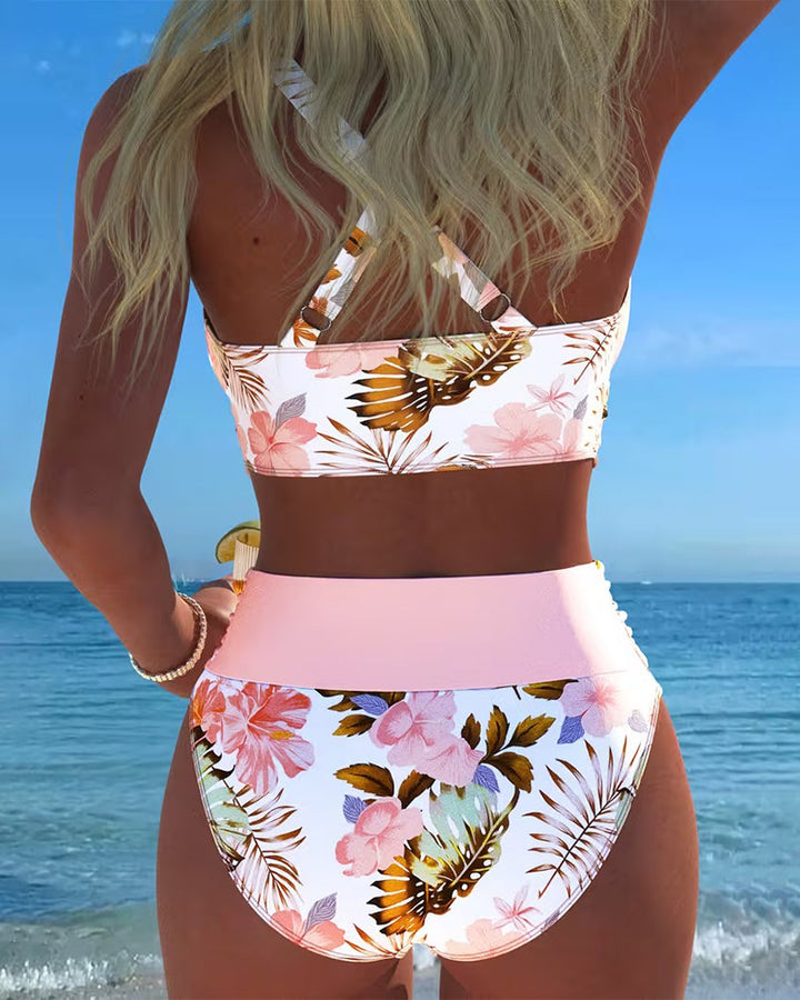 Bikini med kontrasterande blommönster och slits