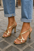 Elsa | Eleganta guldfärgade sandaletter