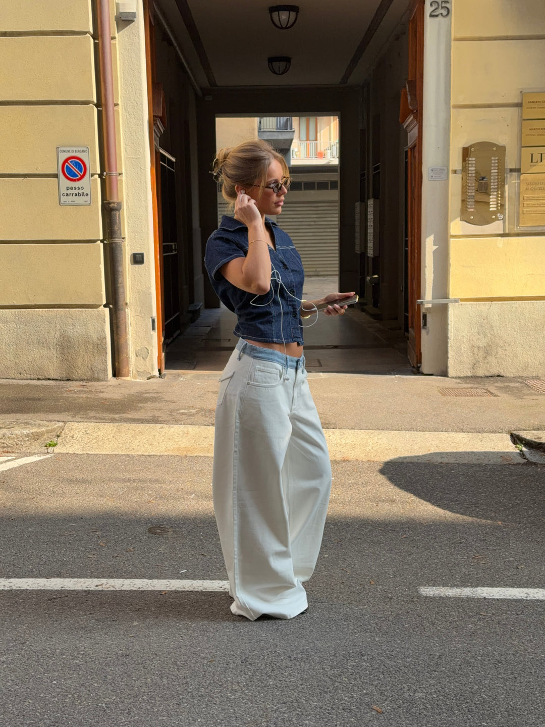 Bjork randiga jeans med låg midja och lös passform – Vit/Blå