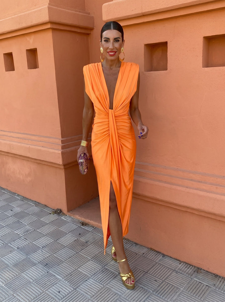 Selena | Draperad klänning i eldröd