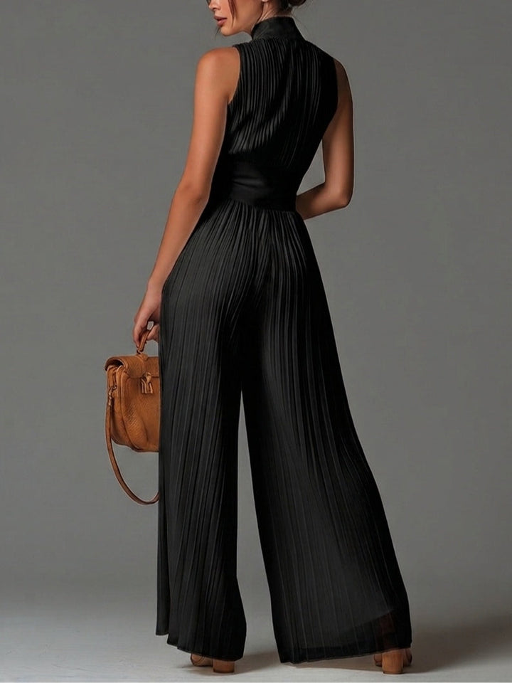 Abigail – V-ringad ärmlös chiffonjumpsuit med dragkedja, veckad och vida ben
