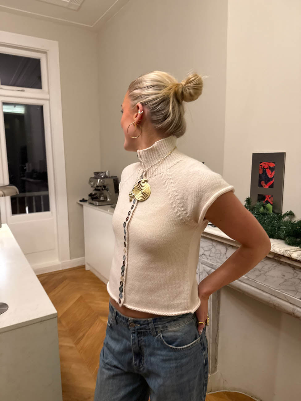 Scandivv kortärmad stickad tröja med knappar – beige/benvit