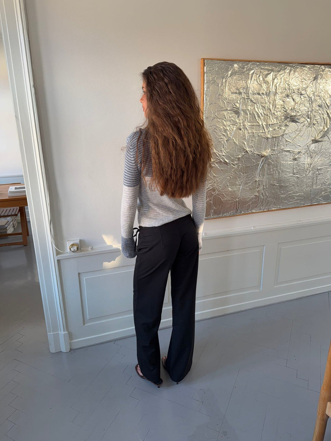 Vinna kostymbyxor med metallring – svart